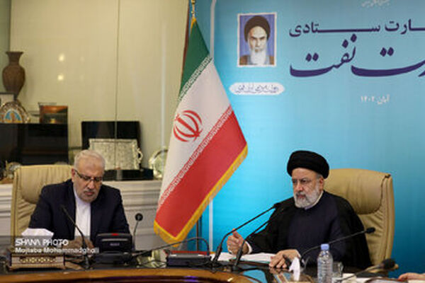 رئیسی به دنبال پایان دادن به خبر استعفا و خانه نشینی وزیر نفت؟ /رئیسی سرزده راهی وزارت نفت شد