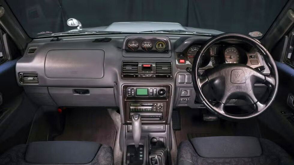 میتسوبیشی پاجرو با قدرت و طراحی استثنایی، به حراجی می‌رود /عکس