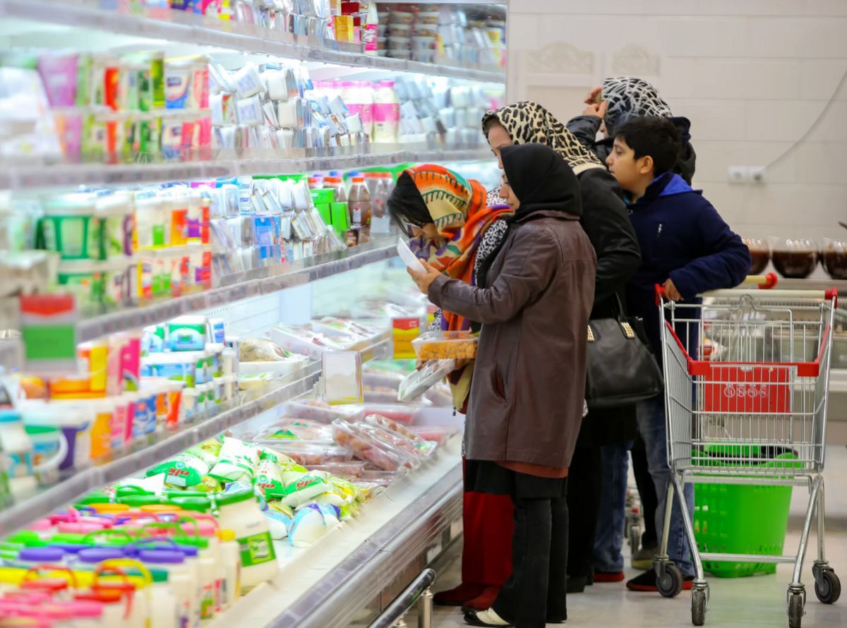 چرا بار سنگین تورم بر دوش دهک های آسیب پذیر افتاده است؟