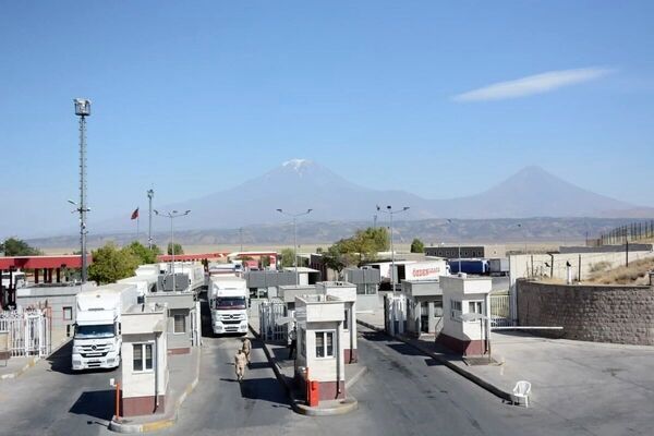 مانع تراشی های آذربایجان در ترانزیت کالا‌های ایرانی؛ کمبود روبل گریبانگیر بازرگانان
