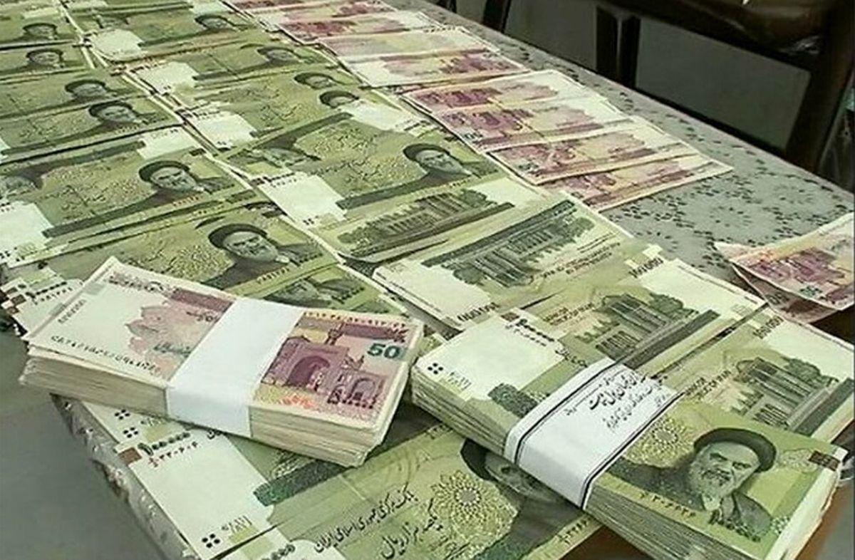 رشد نقدینگی عامل شلختگی بازار ارز است / بانک مرکزی تبعات ارزی تحولات سیاسی را مدیریت کند
