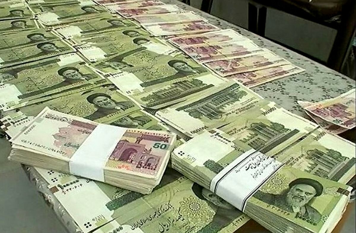 رشد نقدینگی عامل شلختگی بازار ارز است / بانک مرکزی تبعات ارزی تحولات سیاسی را مدیریت کند
