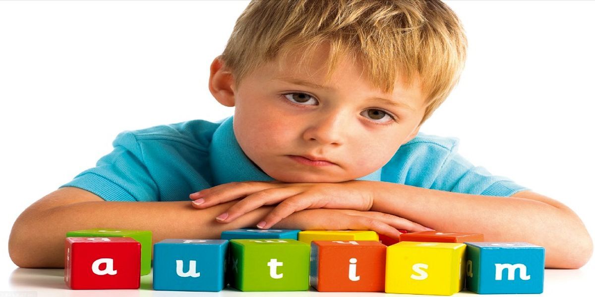 اوتیسم یا درخودماندگی چه علائمی دارد؟