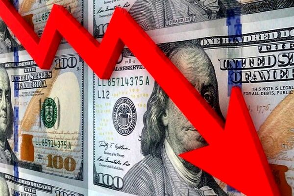 دلار به زیر ۵۰‌هزار‌تومان رسید/ خریداری در بازار نیست