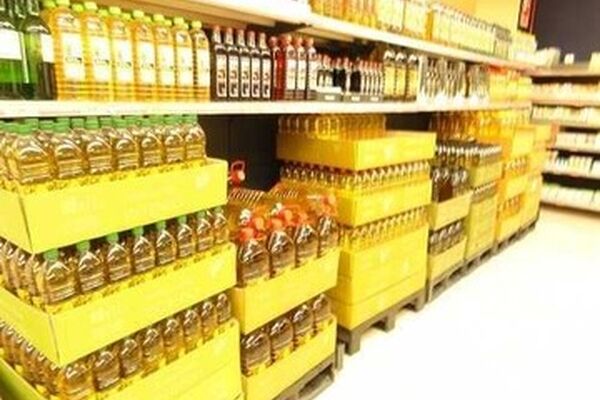 انتقاد روزنامه اصولگرا از انجام واردات روغن توسط گروه «مدلل»