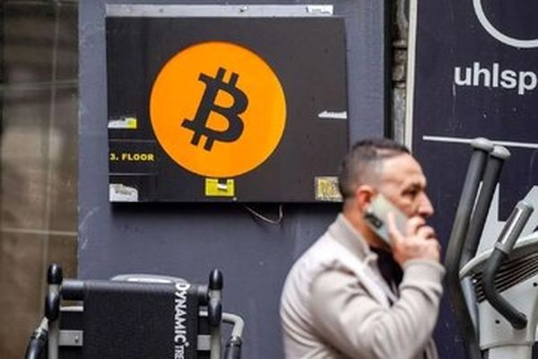 ریزش هم زمان طلا، نقره، نفت و بیت کوین در بازارهای جهانی