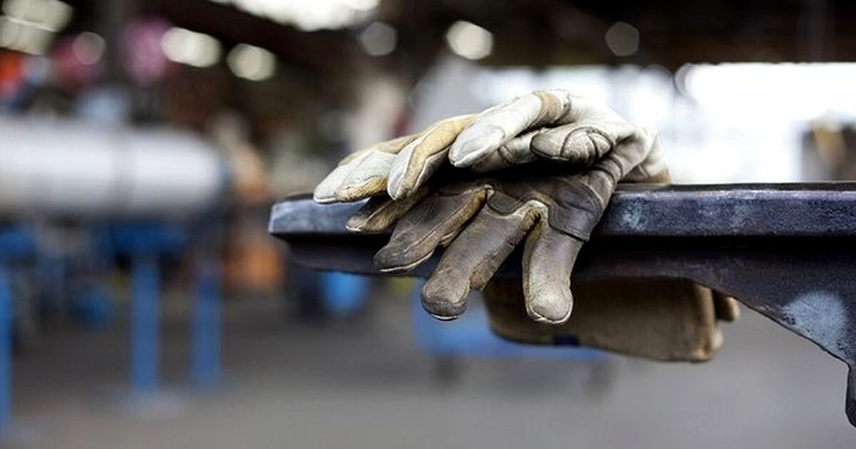 دولت زیر بار افزایش حقوق کارگران می‌رود؟
