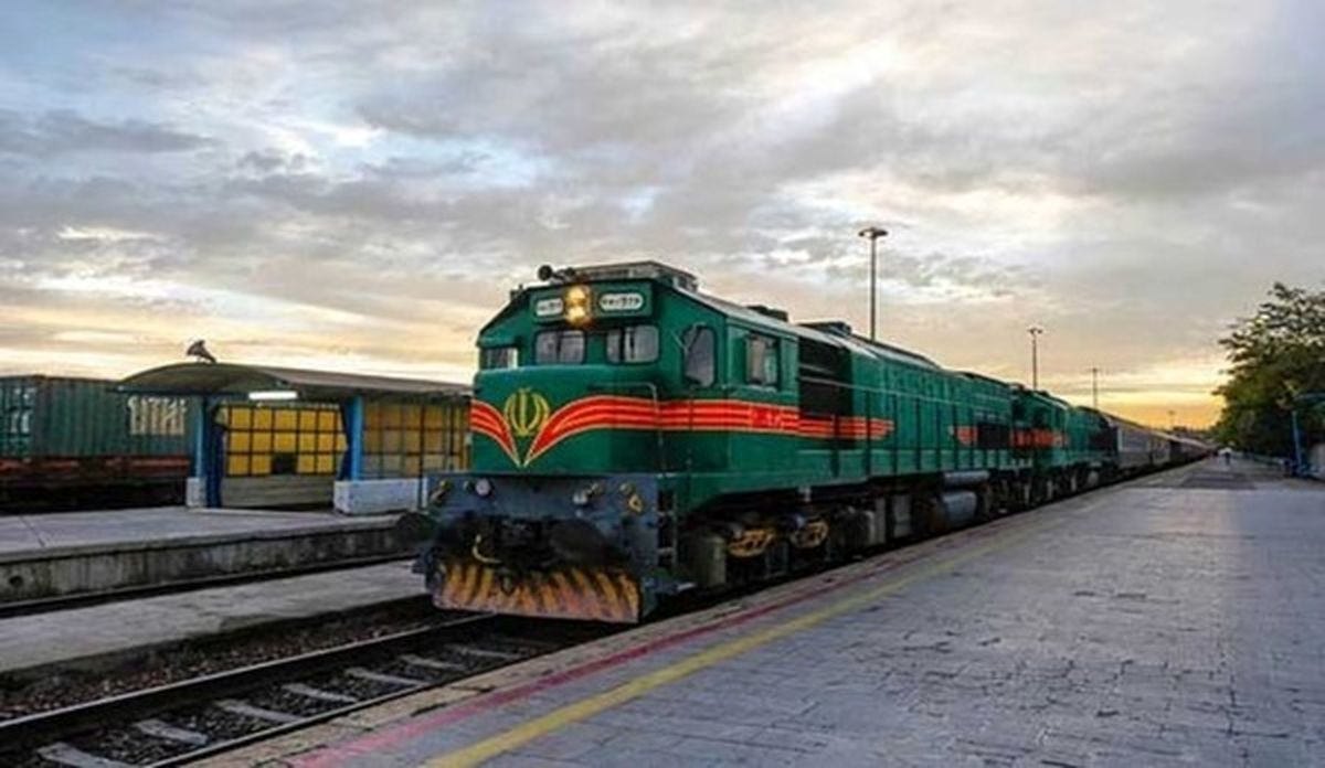 خانم وزیر، حداقل برای یک بار هم که شده، با قطار سفر کنید!
