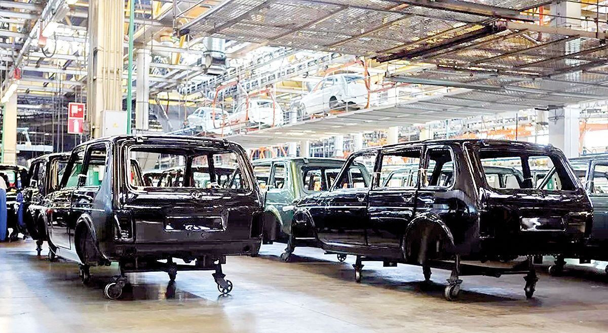 استارت سرد خودروسازی؛ تولید خودرو در نخستین ماه بهار افت کرد