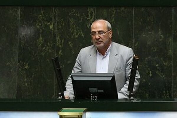 ادعای جنجالی یک نماینده مجلس بر روی آنتن زنده: همتی را روی دلار ۱۲۰ هزار تومان استیضاح کنید