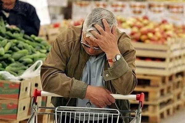 نرسیدن دلار به ۲۰۰ هزار تومان در شرایط فعلی معجزه است / وارد دوره نااطمینانی پیچیده شده‌ایم
