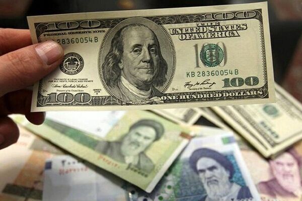 نقش مافیا در نوسان نرخ ارز؛ توصیه هایی به متقاضیان دلار
