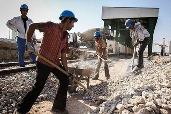 وزیر کار: برنامه ای برای افزایش حداقل دستمزد کارگران وجود ندارد