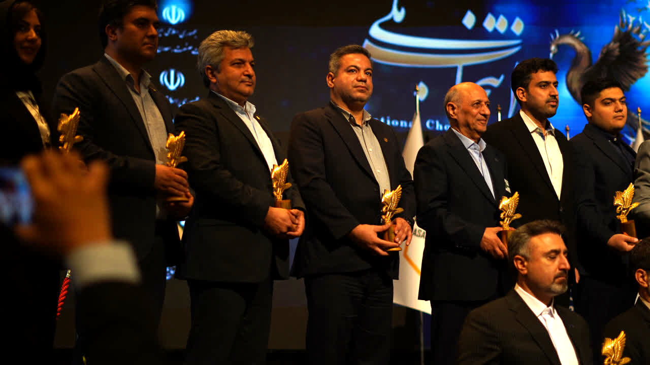 درخشش شرکت بهنوش ایران در اجلاس بین‌المللی توسعه صادرات ایران/ رتبه نخست صنایع آشامیدنی و نوشیدنی سلامت‌محور به بهنوش رسید
