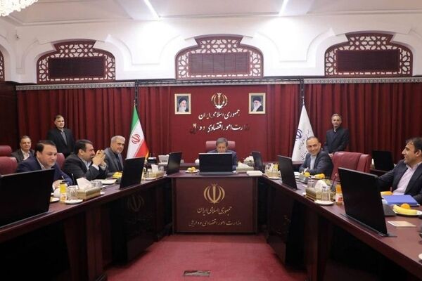 همتی: بانک‌ها به اجرای برنامه‌های تحولی اهتمام ورزند
