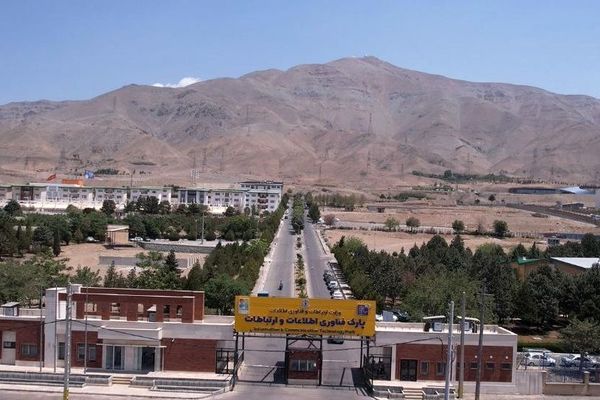 تفاهم‌نامه راهبردی بانک صادرات ایران و ایرانسل در نمایشگاه الکامپ ۲۸ امضا شد