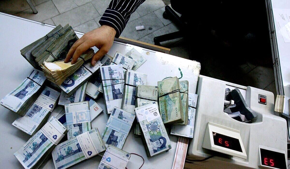عیدی کارمندان دولت چقدر است؟/ ویدئو
