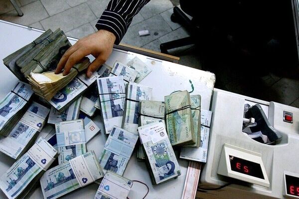عیدی کارمندان دولت چقدر است؟/ ویدئو
