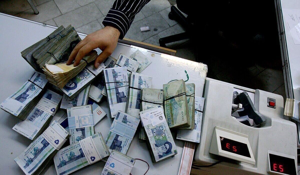 عیدی کارمندان دولت چقدر است؟/ ویدئو
