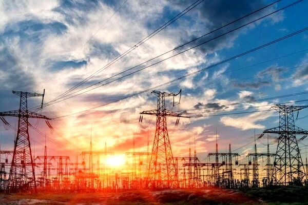 چه کسانی به مرحوم رئیسی گزارش می‌دادند که وضعیت برق خوب است؟
