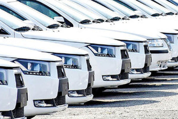 چرا بازار خودرو همچنان با کاهش قیمت روبرو ست؟