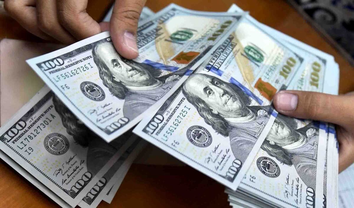 نرخ دلار توافقی از مرز ۶۳ هزار تومان عبور کرد/ دلار آزاد در کانال جدید
