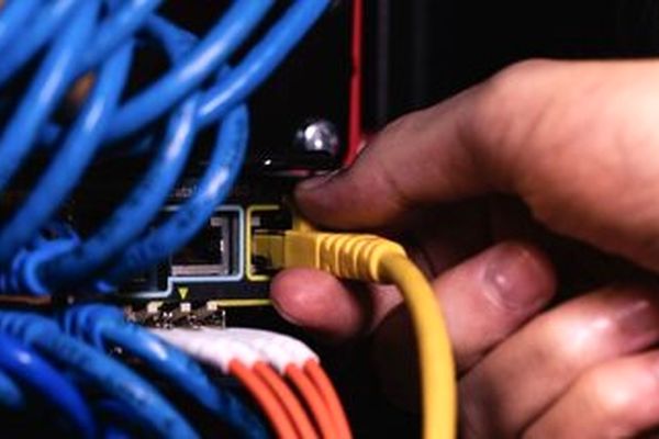 گذشت ۲۰ روز از آغاز اختلال اینترنت در ایران؛ وضعیت دسترسی ها رو به بهبود اما کنترل شده