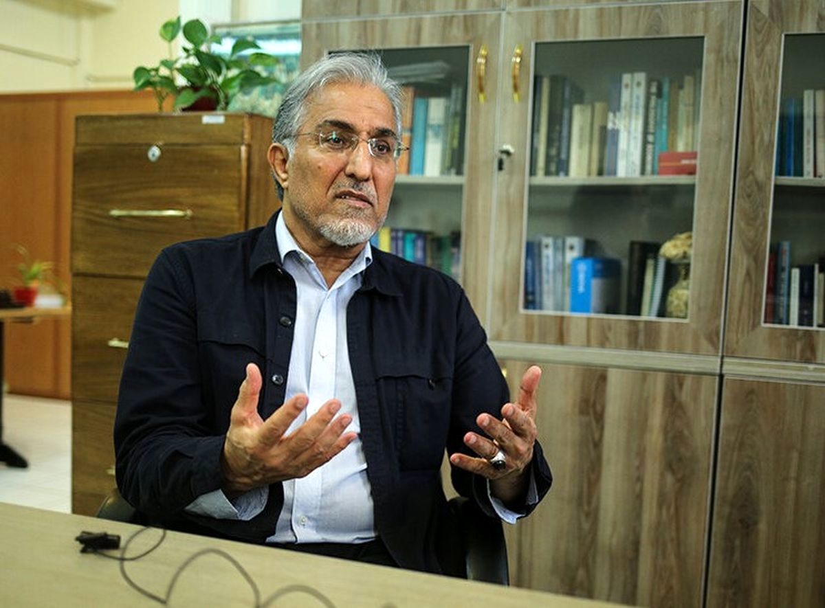 راغفر: دلار را به بالای ۱۱۰ هزار تومان می رسد/ نظام باید بین بقای خودش و بقای مافیاها یکی را انتخاب کند
