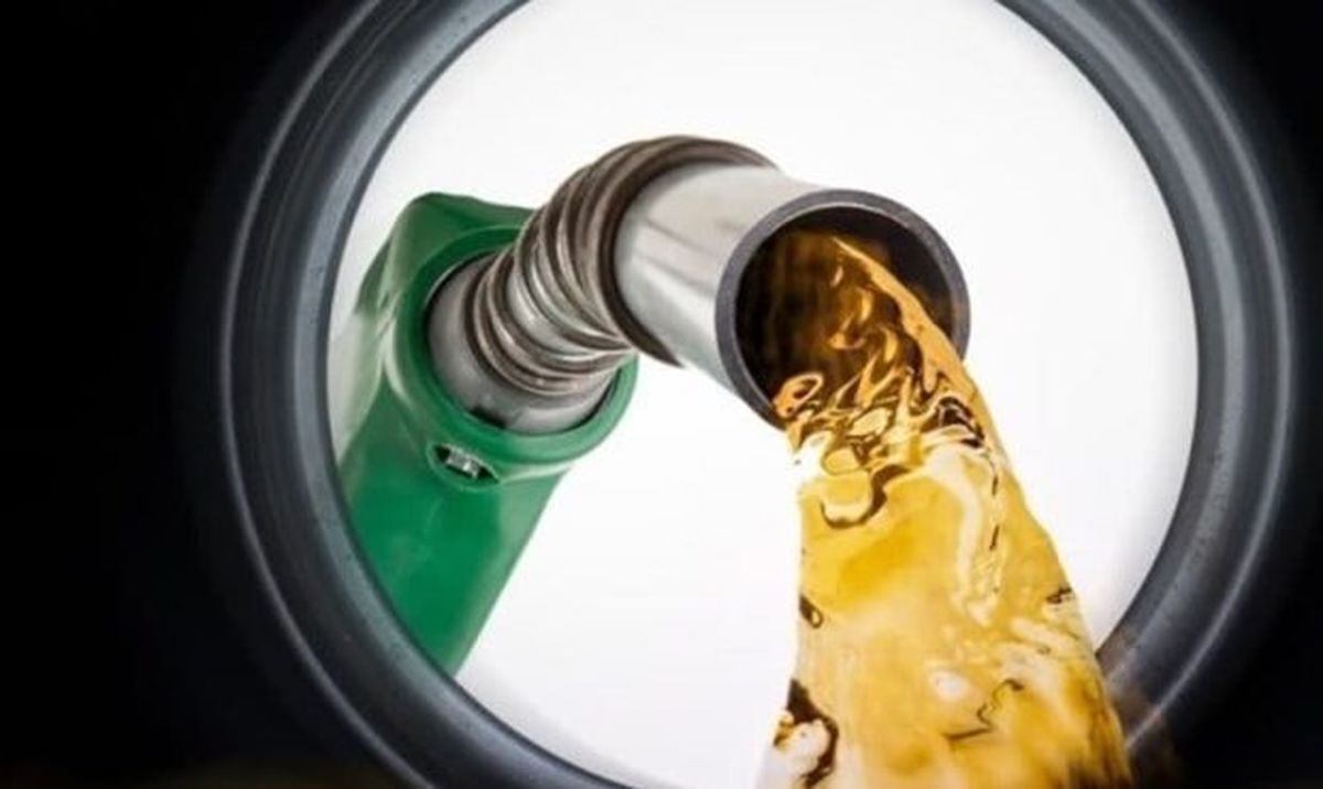قیمت بنزین سوپر وارداتی به قیمت روز آن بستگی دارد
