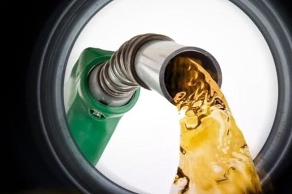 قیمت بنزین سوپر وارداتی به قیمت روز آن بستگی دارد
