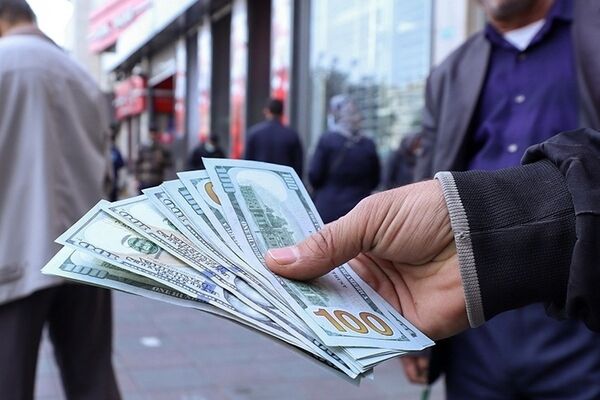 قیمت طلا، سکه و ارز در اولین روز بهمن‌؛ دلار یک کانال سقوط کرد