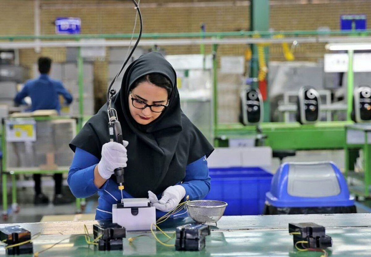 وضعیت «زنان کارگر»؛ از رنج سرپناه تا پول لباس عید بچه ها
