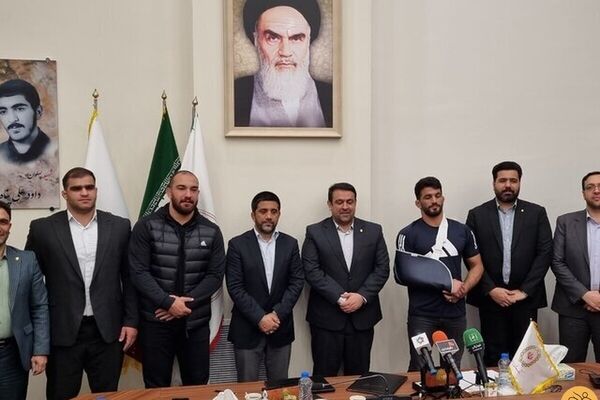 حسن یزدانی، امیرحسین زارع و امین میرزازاده به استخدام بانک ملی درآمدند.