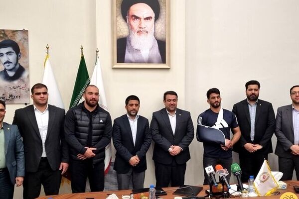 حسن یزدانی، امیرحسین زارع و امین میرزازاده به استخدام بانک ملی درآمدند.