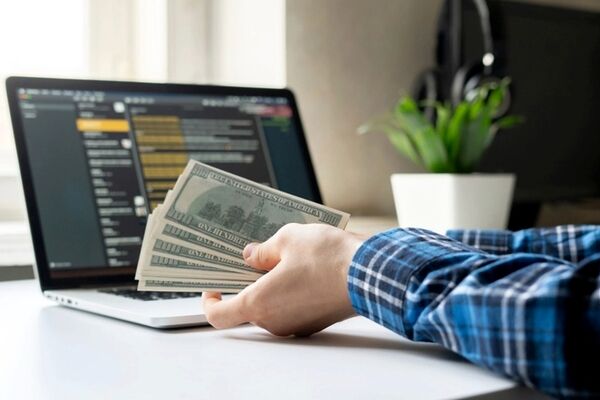 افزایش محبوبیت درآمد دلاری با افزایش نرخ دلار در ایران