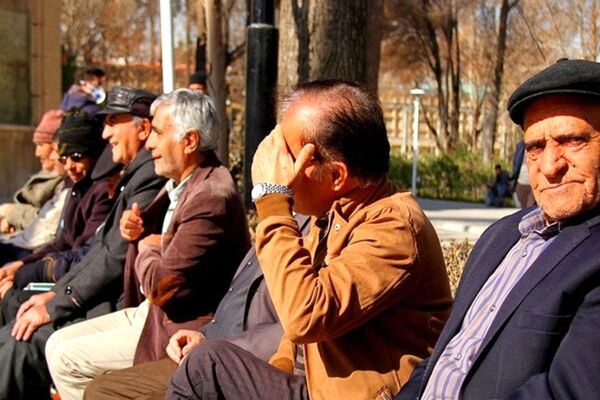 عیدی بازنشستگان به میزان دو پایه دستمزد؟