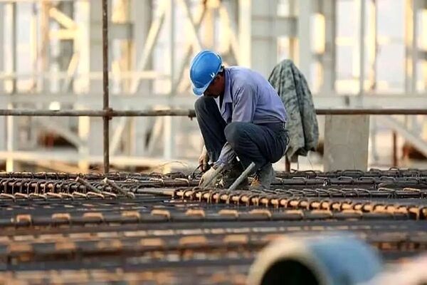 وعده وزیر کار برای افزایش حقوق کارگران به میزان تورم
