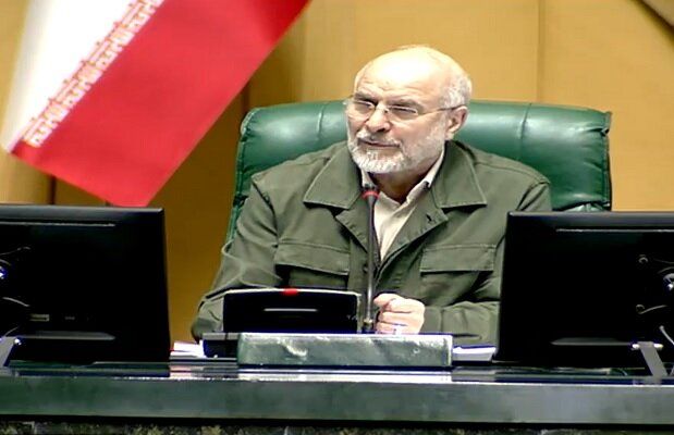  رئیس مجلس: کجا نوشته شده که حقوق طی سال فقط یک‌بار افزایش پیدا کند؟ 