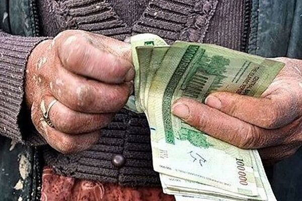زمان واریز عیدی ۱۴۰۳ اعلام شد/ کارگران امسال چقدر عیدی می‌گیرند؟

