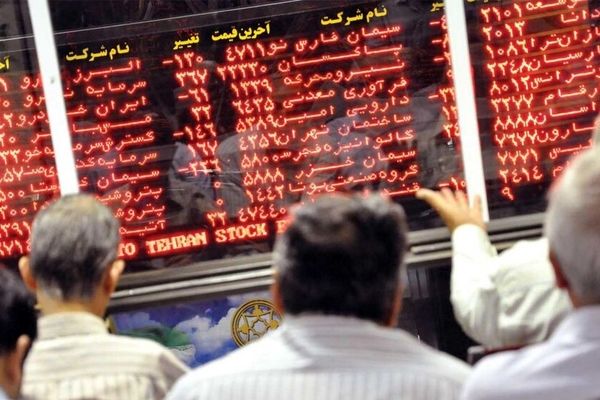 بورس در محاصره ماشه و دلار
