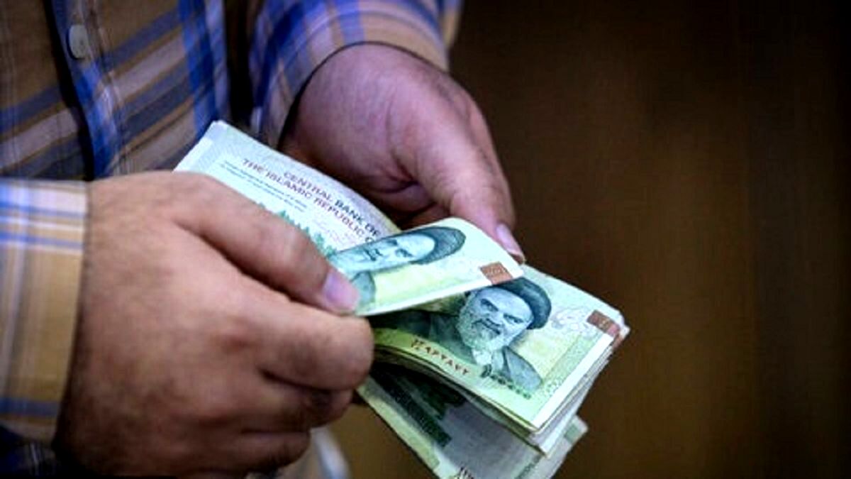 پیشنهاد افزایش ۲۰ درصدی حقوق کارمندان؛ ابلاغیه‌ای که کارگران را نگران می‌کند