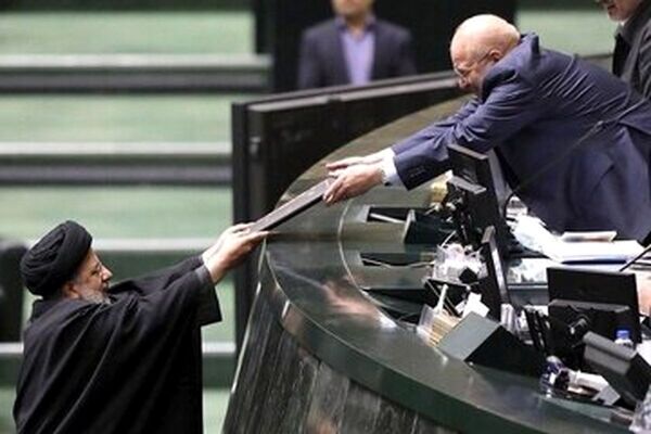 دولت برای جبران کسری بودجه، از شرکتهای دولتی و بانک ها پول گرفت اما باز هم مشکل حل نشد